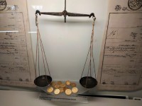 balanza medir monedas