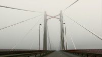 El puente y la niebla