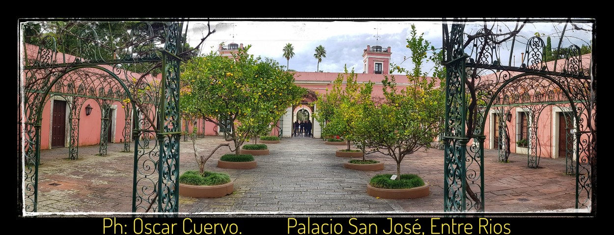 "Patio trasero, Palacio San Jos" de Oscar Cuervo