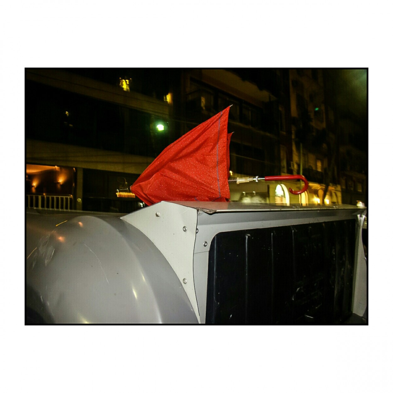 "Paraguas rojo" de Manuel Garxa