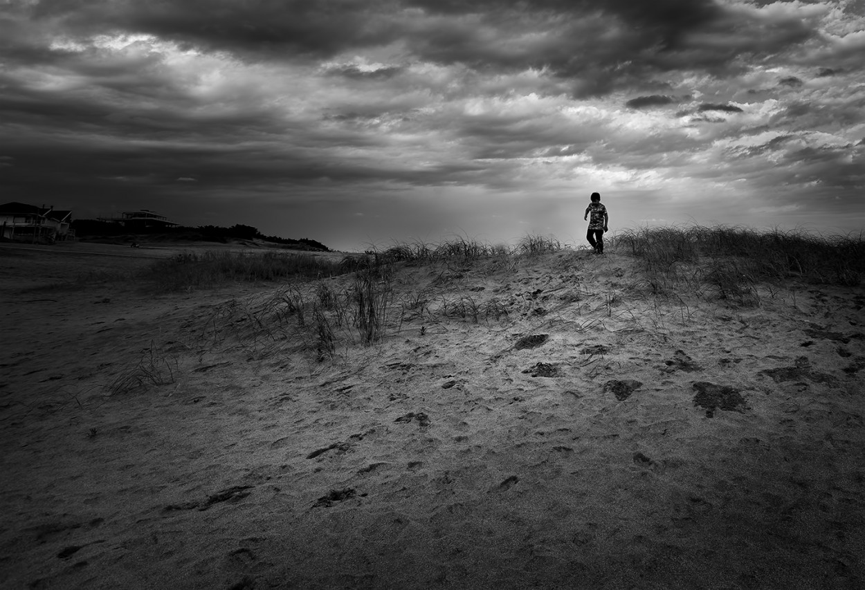 "Explorando la playa" de Hctor Martn Tabuyo