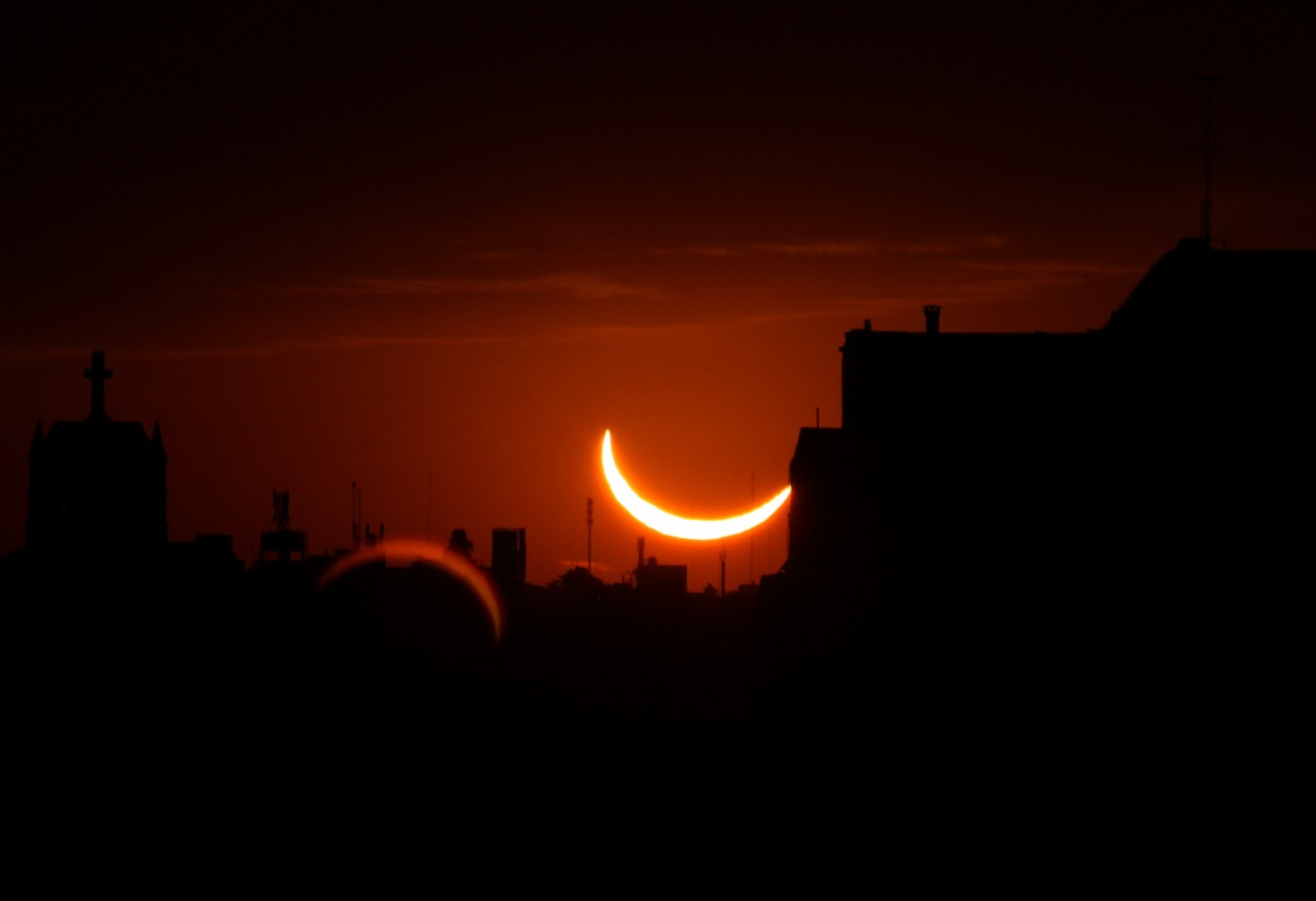 "Terminando el eclipse" de Ricardo Marziali