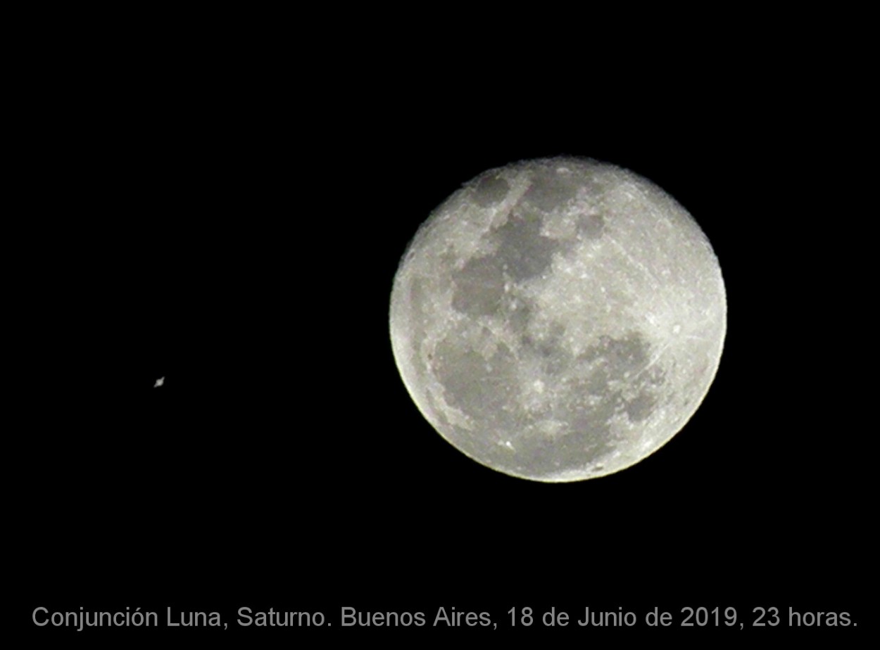 "Luna y Saturno." de Carlos Gustavo Ayliffe