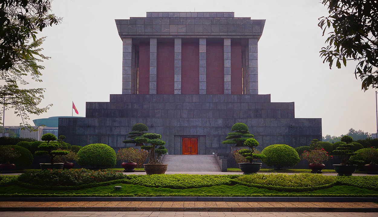 "Mausoleo de Ho Chi Ming" de Gerardo Saint Martn