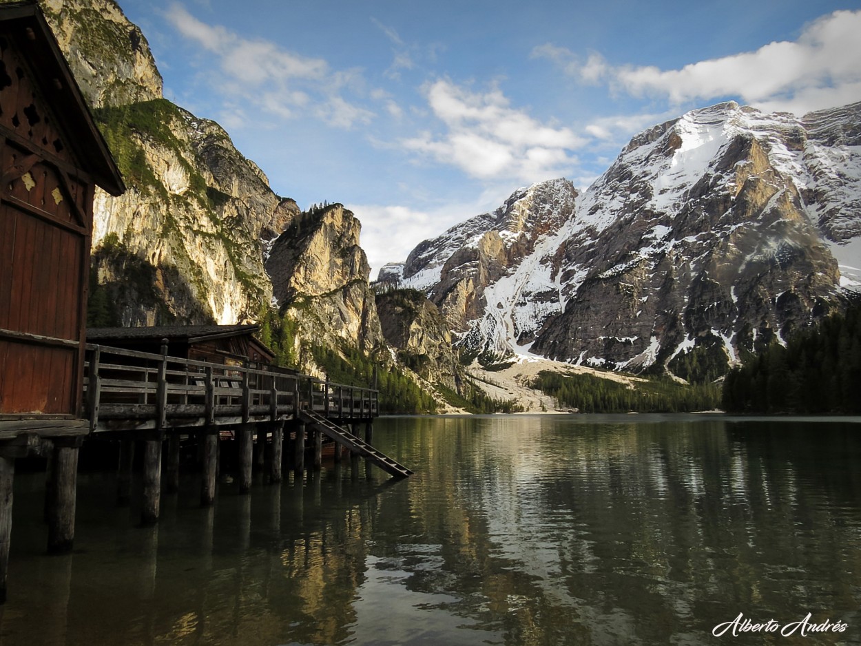 "Lago de Braies en Los Dolomitas" de Alberto Andrs Melo