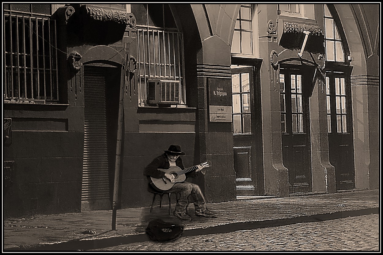 "guitarrero" de Carlos Alberto Tomala