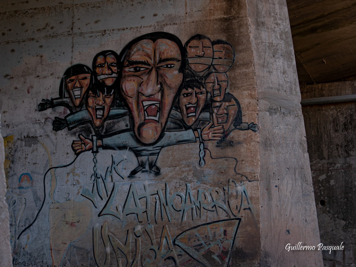 "Grafiti en el puente" de Guillermo Daniel Pasquale