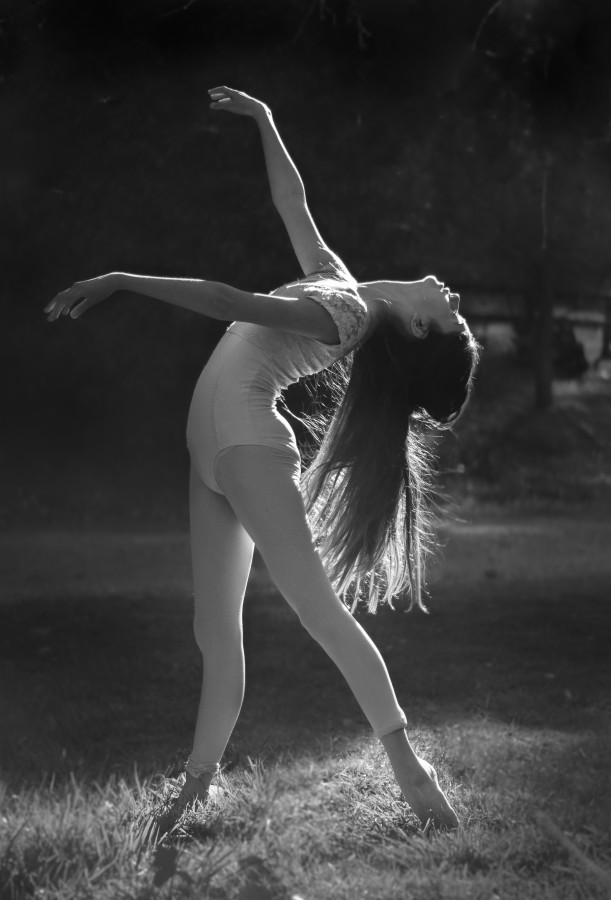 "Bailando a contraluz" de Lorna Aguirre