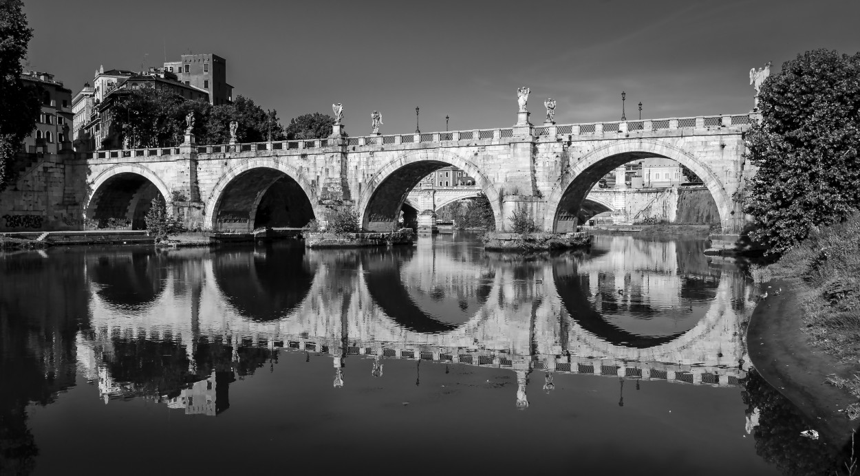 "Ponte Sant`Angelo - Roma - byn" de Marcelo Melideo