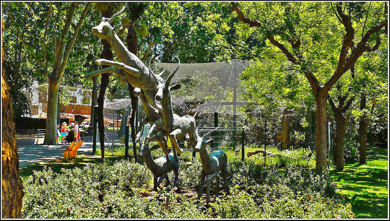 "Barcelona, monumento a Disney en el zoo" de Joan A. Valentin Ruiz
