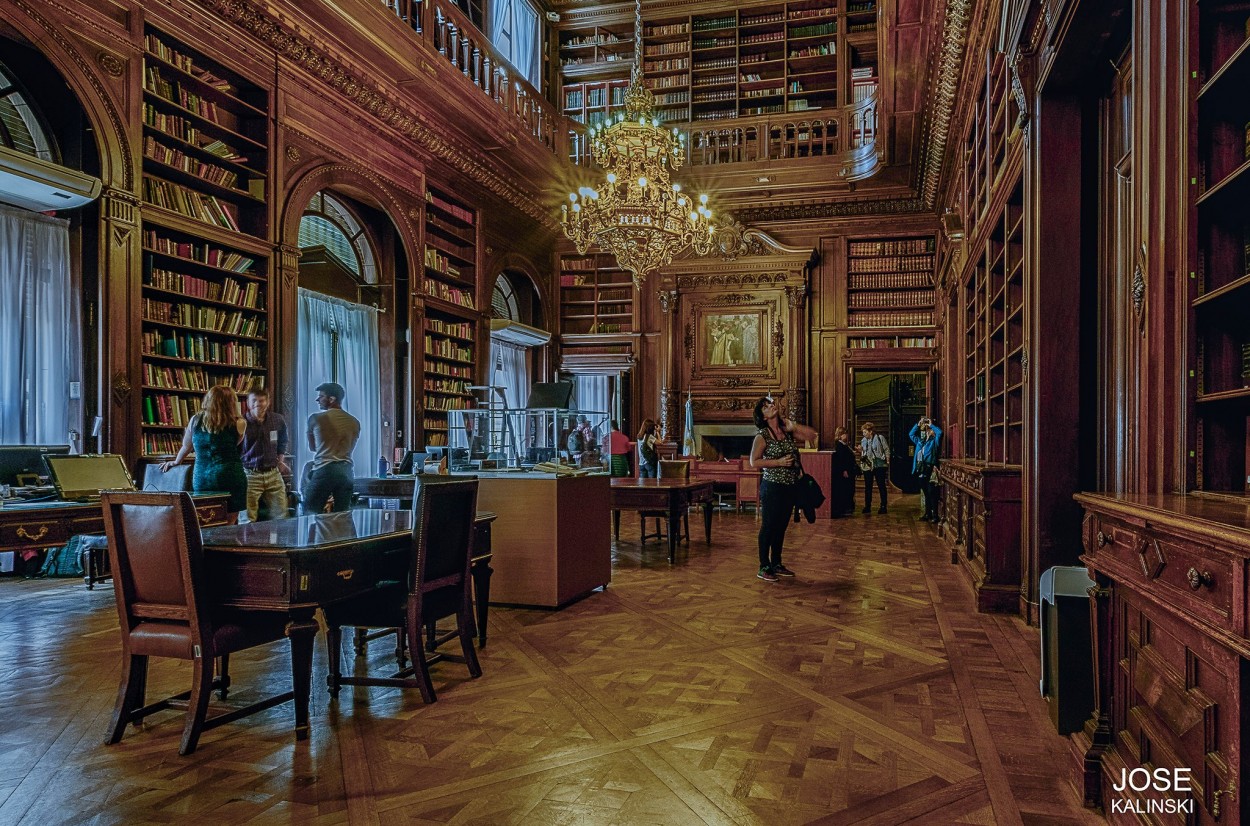 "Biblioteca de la Legislatura Portea" de Jose Carlos Kalinski