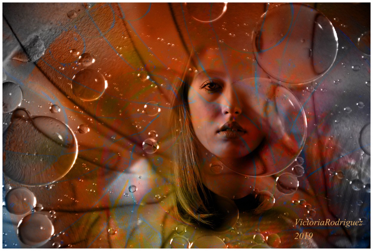 "Entre burbujas..." de Victoria Elisa Rodriguez