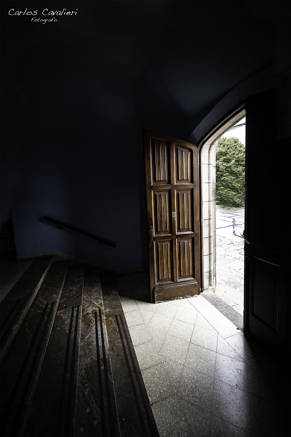 "La puerta todabia est abierta..." de Carlos Cavalieri