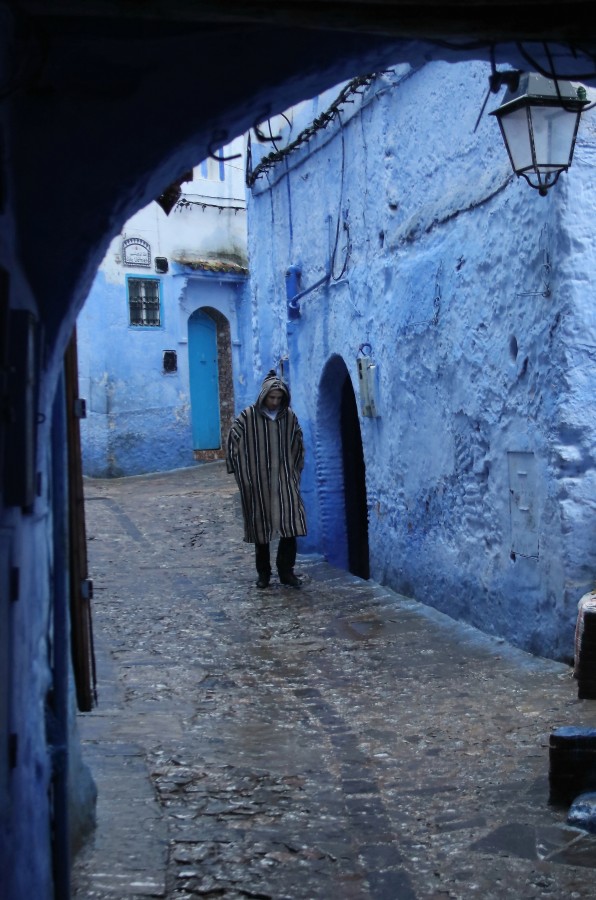 "Caminando en azul." de Francisco Luis Azpiroz Costa