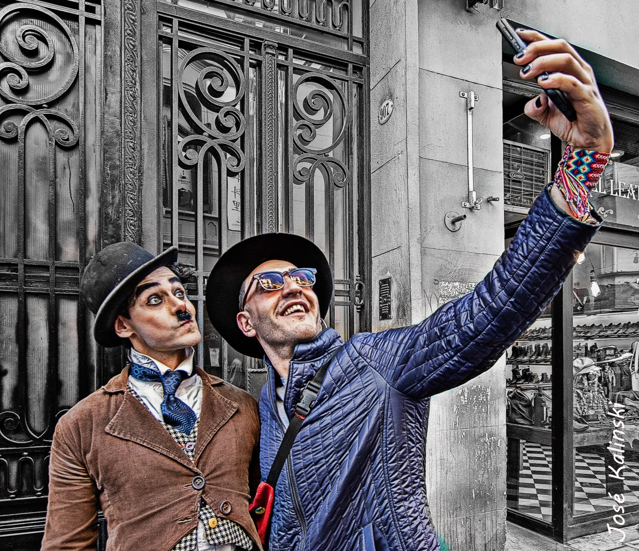 "Una Selfie con Charly" de Jose Carlos Kalinski