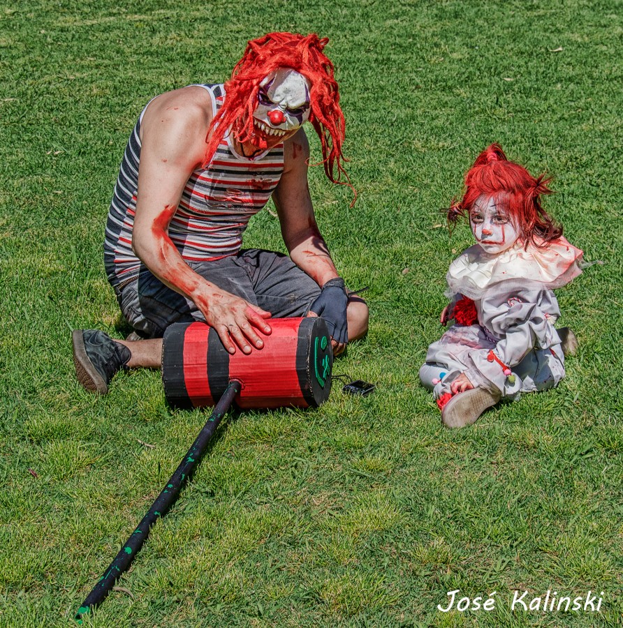 "Padre e hija Zombie" de Jose Carlos Kalinski
