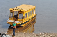 O barco escolar, as margens do Rio Paraguai......