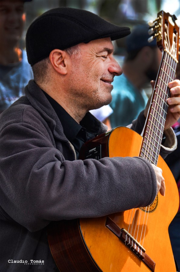 "El guitarrista" de Claudio Roberto Toms