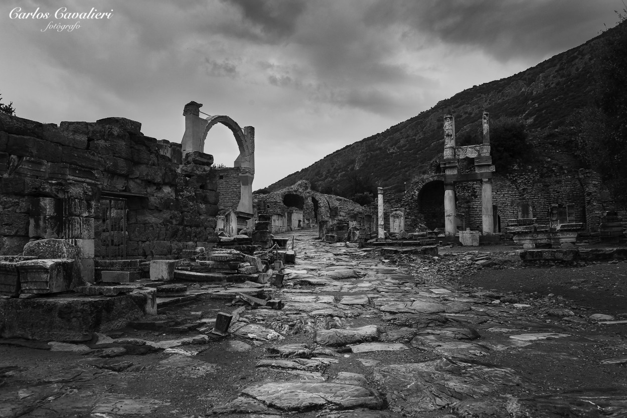 "El Templo de Artemis en Efeso..." de Carlos Cavalieri