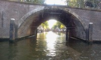 Puente sobre el canal