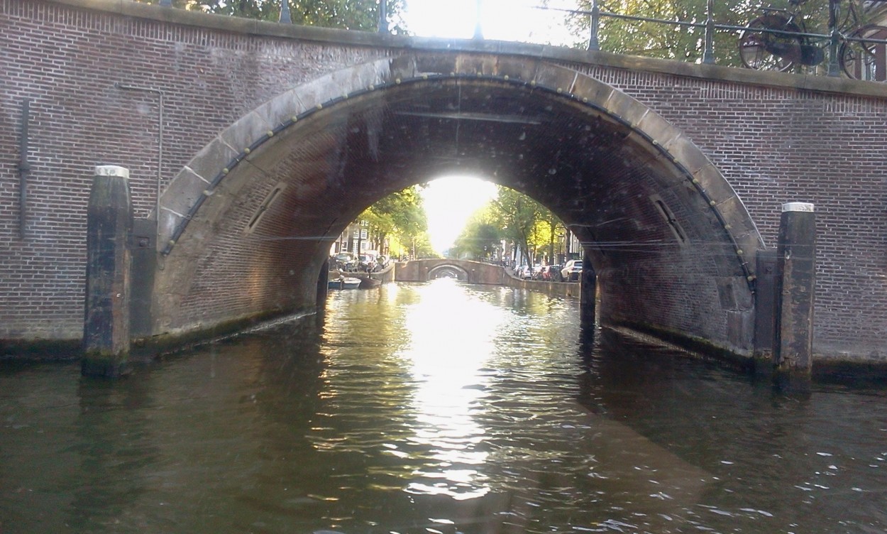 "Puente sobre el canal" de Jorge Blotto