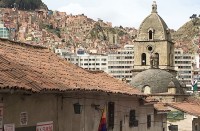 La Paz, seus morros e arquitetura.