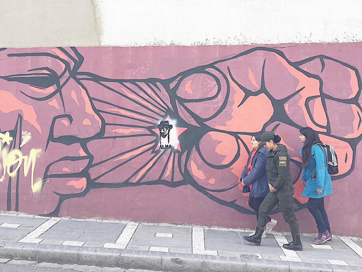 "La dama, el guardia y el estudiante em La Paz" de Decio Badari