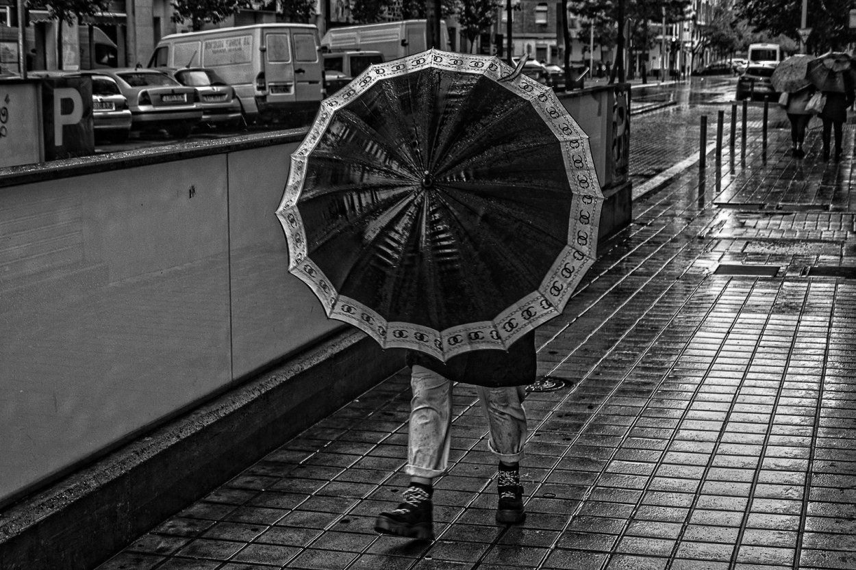 "`Paraguas...`" de Juan Beas