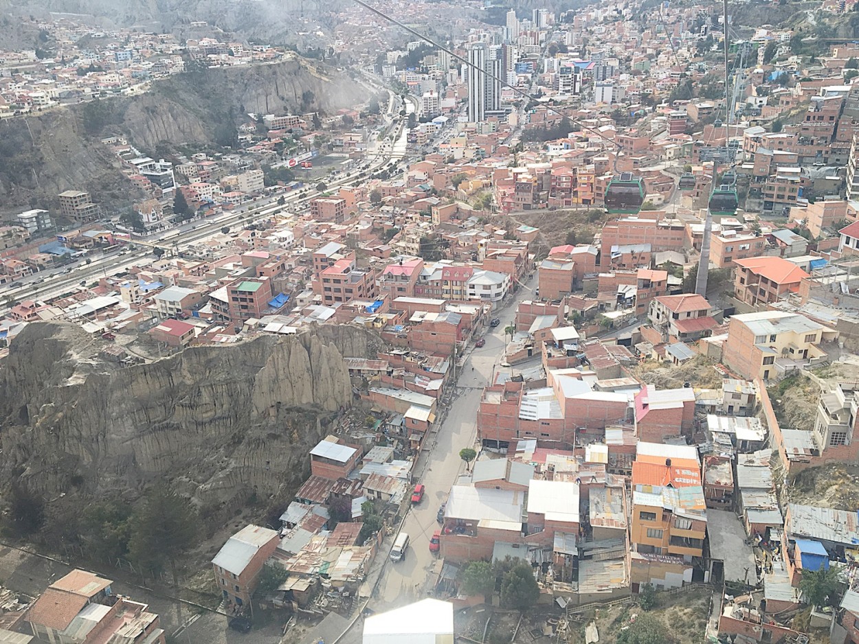 "La Paz, Bolvia vista do telefrico, parece..." de Decio Badari