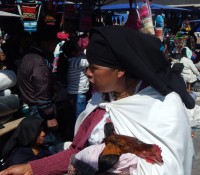 Mujer de la Feria de Otovalo (Ecuador)