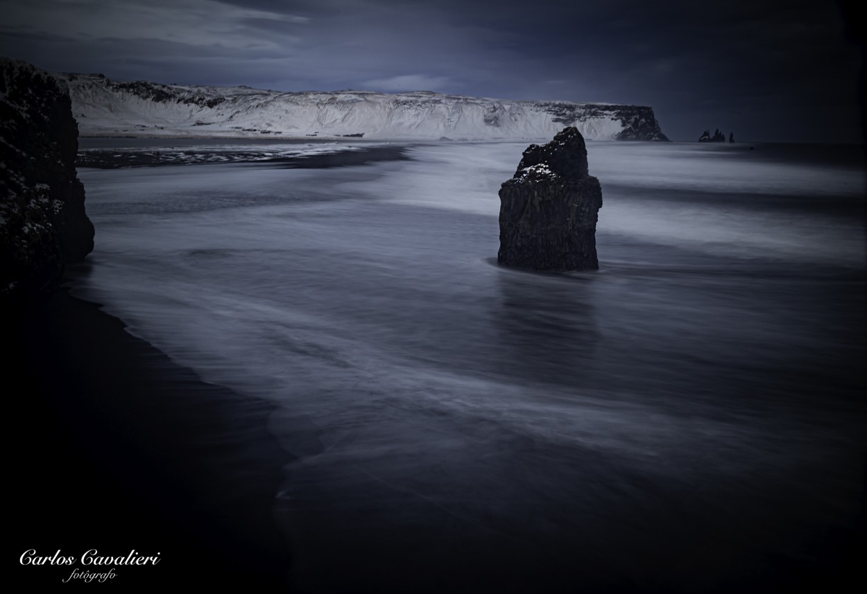 "La Lobreguez de la playa de Islandia..." de Carlos Cavalieri