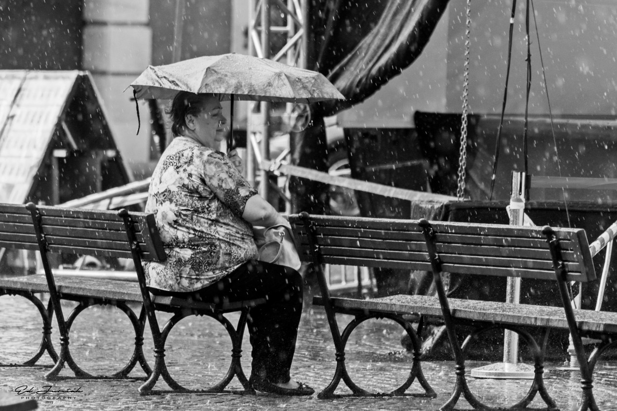 "Esperando que pare de llover" de Eduardo Jurcak