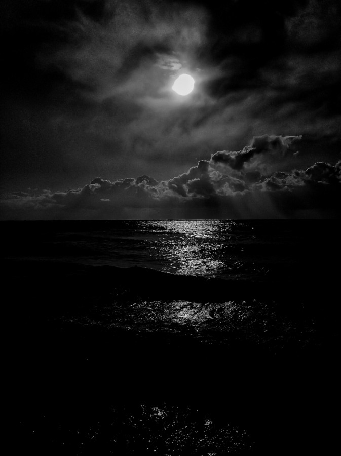 "Mar oscuro" de Roberto Guillermo Hagemann