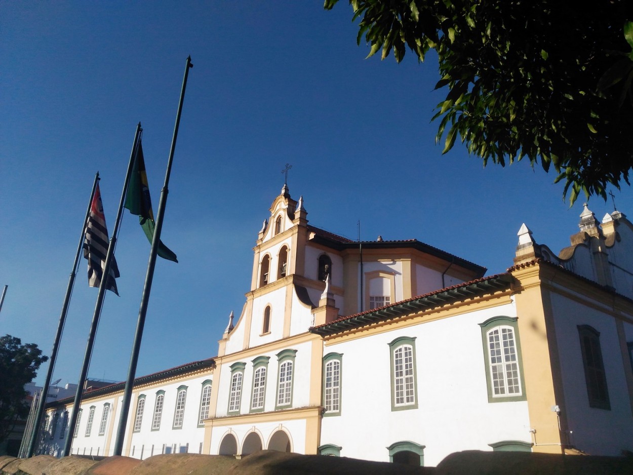 "Mosteiro da Luz, no bairro do mesmo nome So Paulo" de Decio Badari