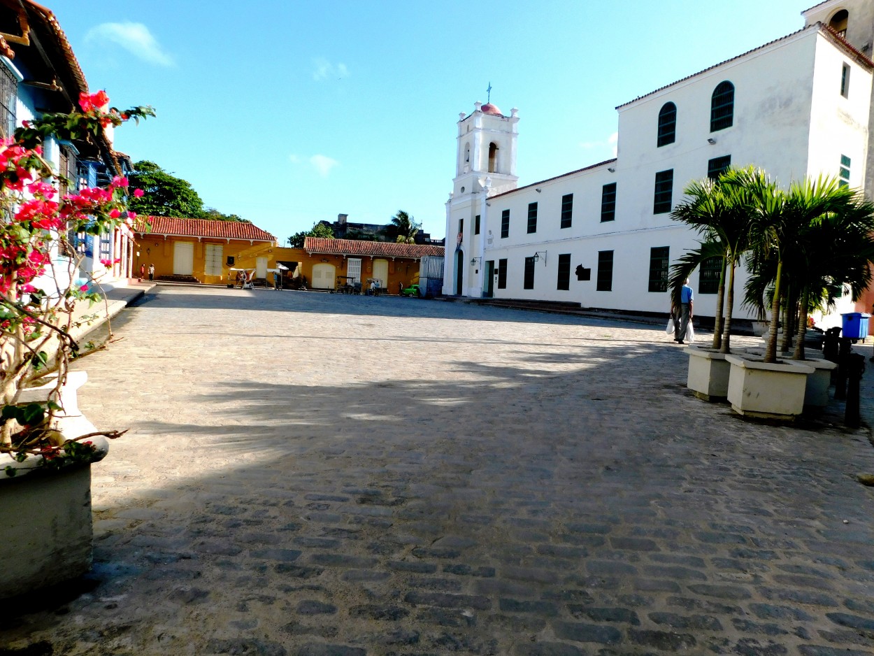 "Plaza de San Juan de Dios, Camagey, Cuba" de Lzaro David Najarro Pujol