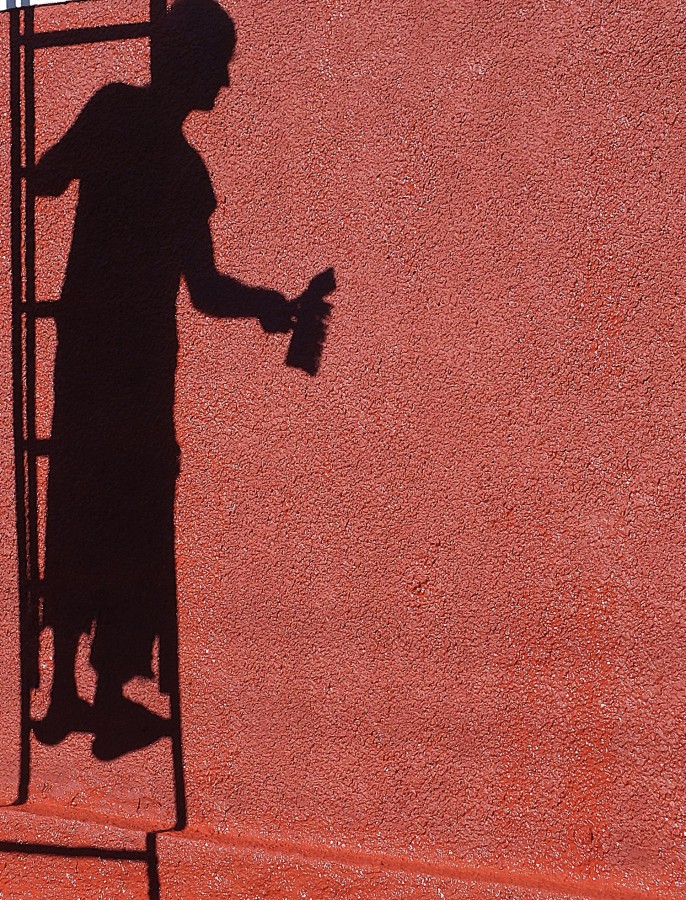 "O pintor sua sombra e a cor escolhida." de Decio Badari