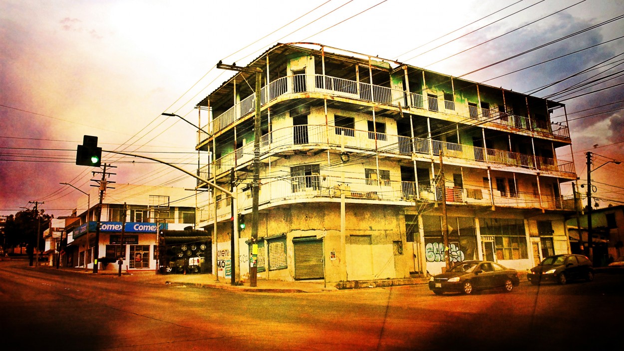"Edificio viejo" de Miguel ngel Nava Venegas ( Mike Navolta)