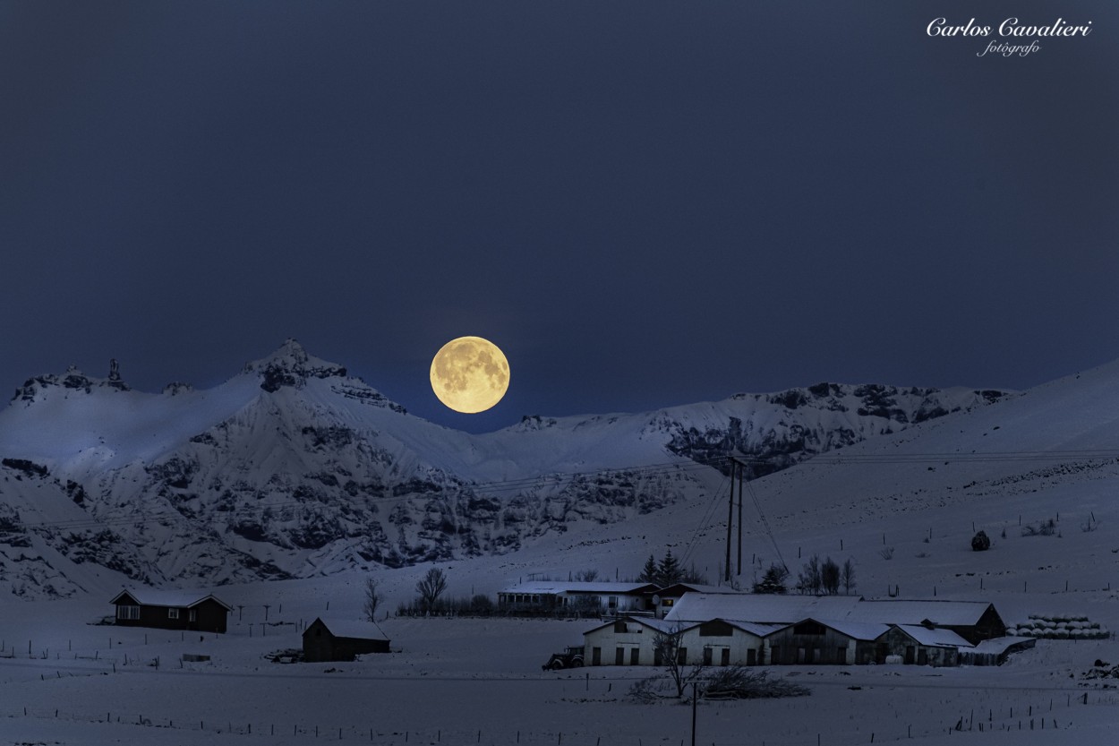 "Maana de Luna Completa en Islandia..." de Carlos Cavalieri