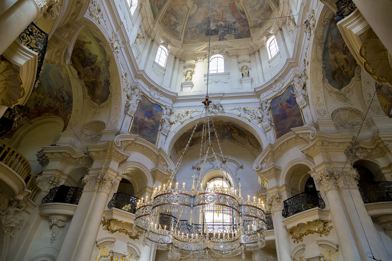 "Iglesia de San Nicols, Praga" de Gustavo Acosta