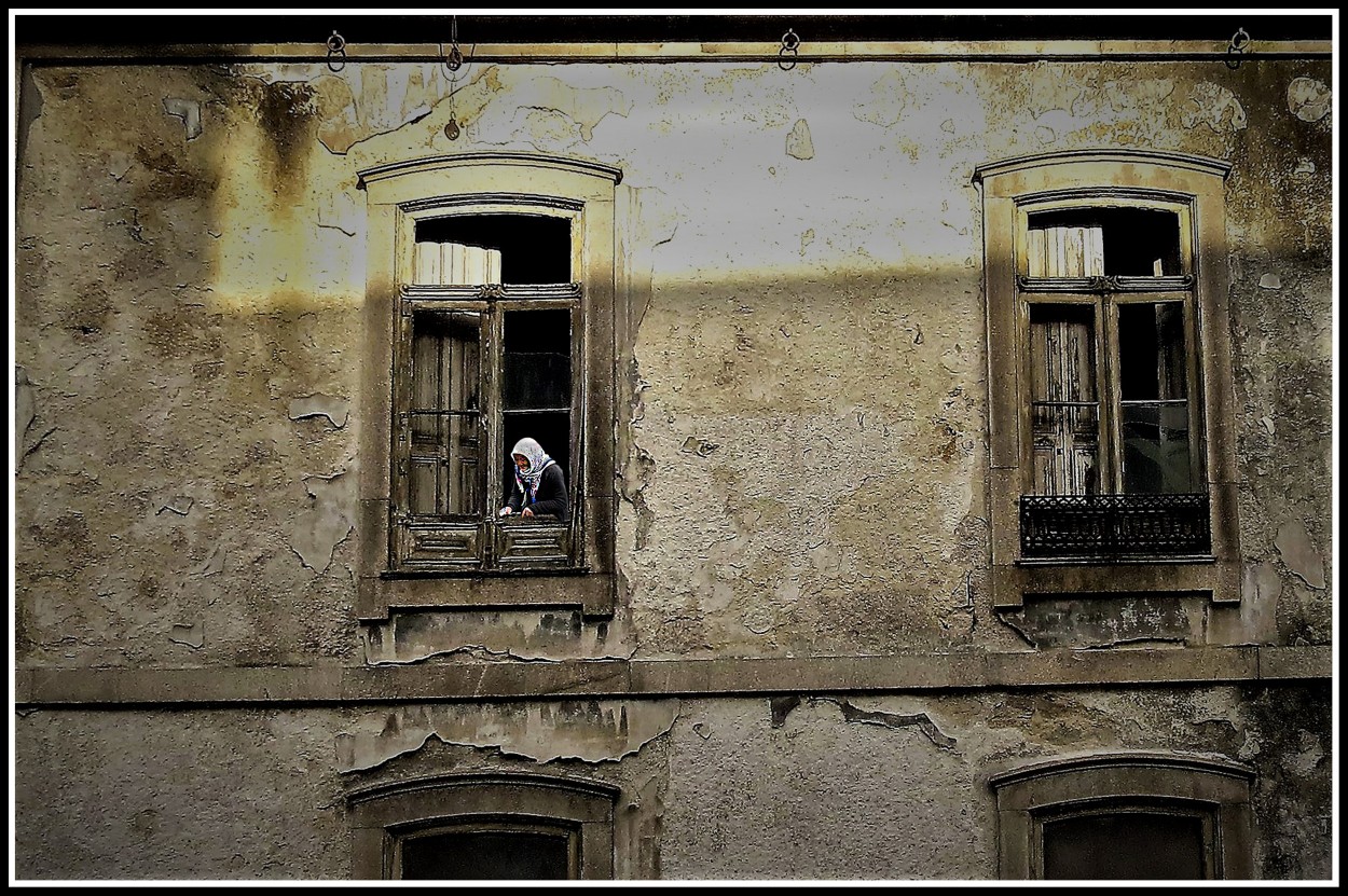 "`Tras los vidrios de una ventana`" de Carlos Alberto Tomala