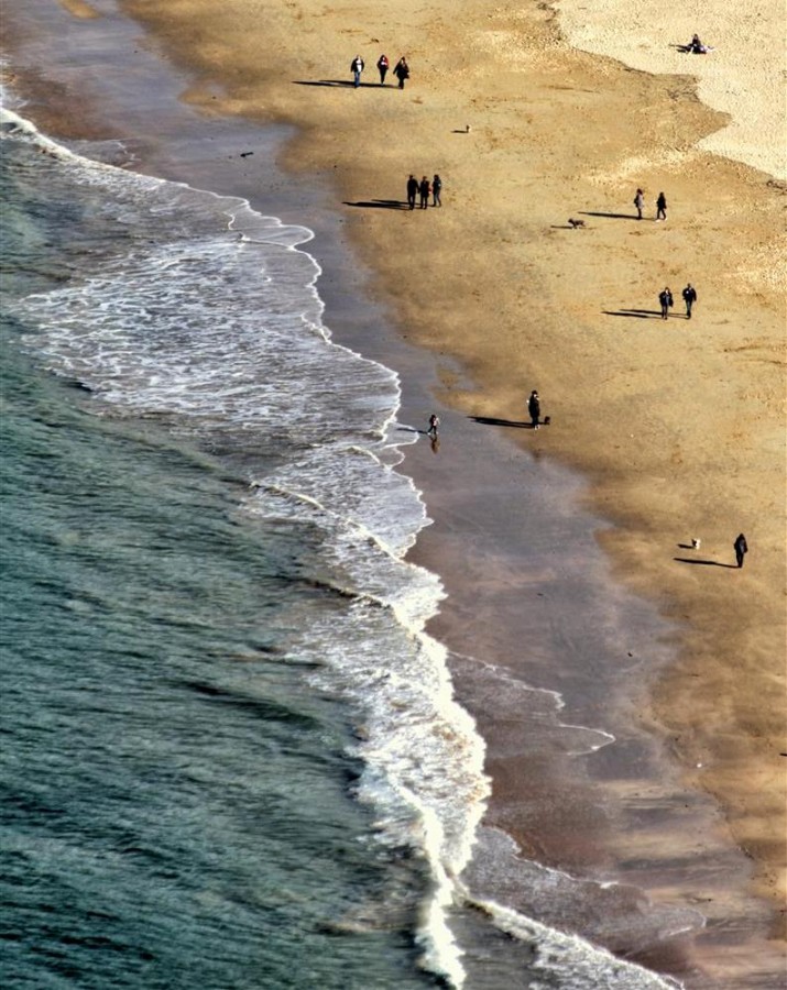 "Por la playa en Otoo" de Mario Abad