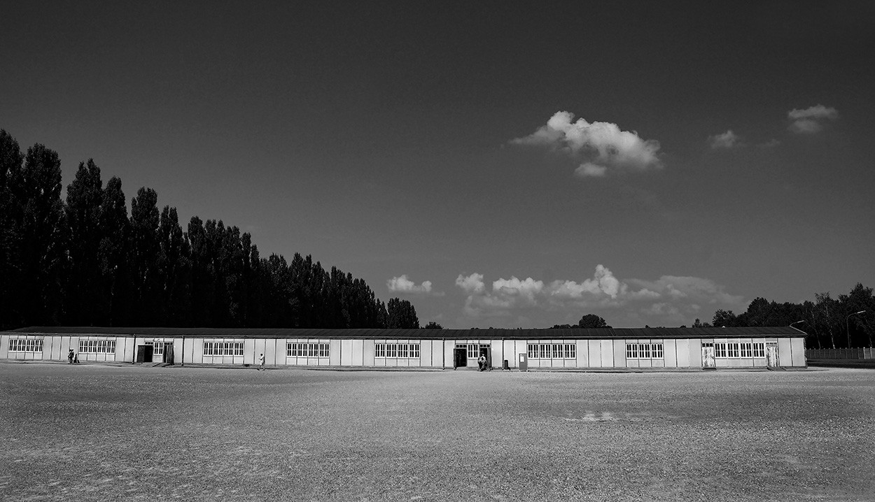"Dachau... u Otros tiempos de tragedia." de Gerardo Saint Martn