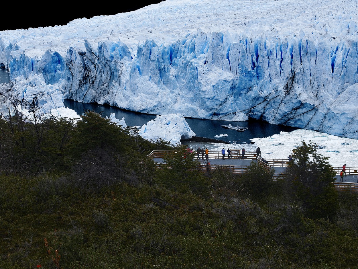 "Observando el Glaciar" de Roberto Bernabitti