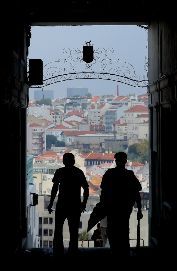 "Contraluz, Lisboa" de Francisco Luis Azpiroz Costa