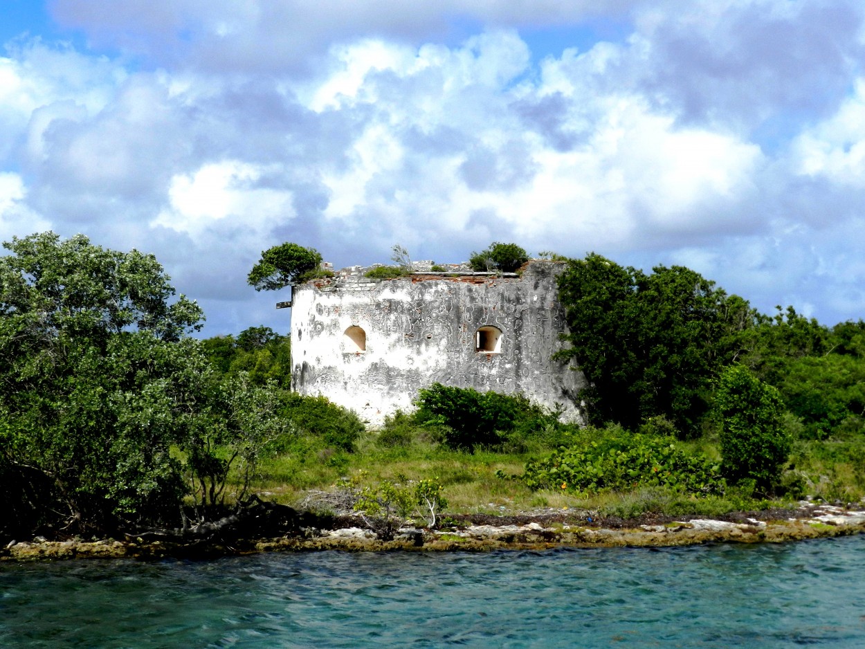 "Fuerte de San Hilario, evidencia colonial en Cuba" de Lzaro David Najarro Pujol