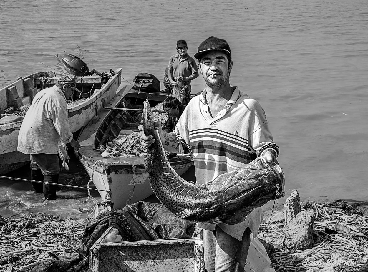 "Pescadores del Parana 2" de Jose Carlos Kalinski