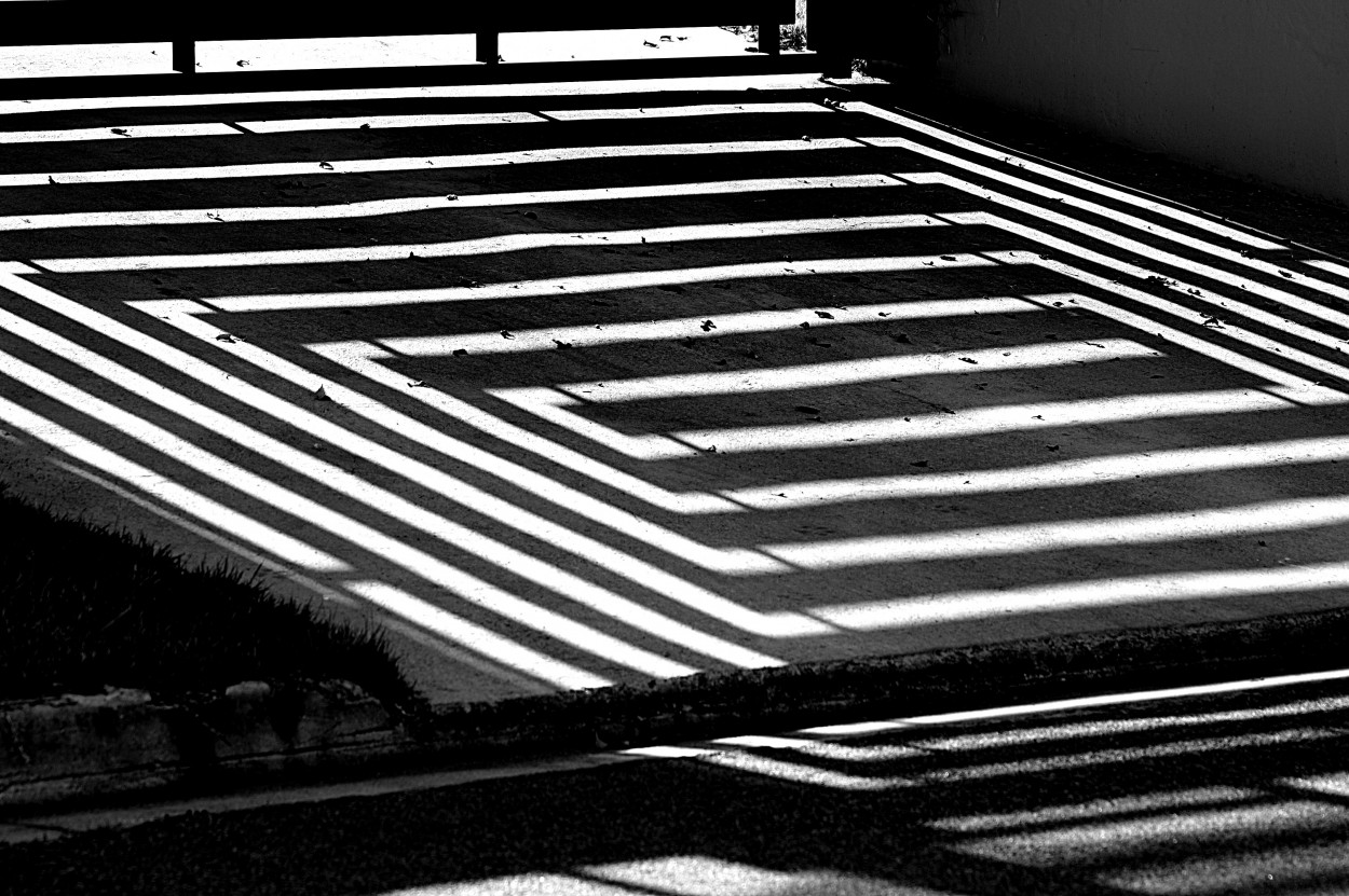 "Luz, sombras e diagonais.nesta manh" de Decio Badari