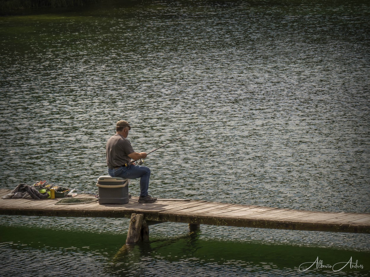 "El pescador solitario" de Alberto Andrs Melo