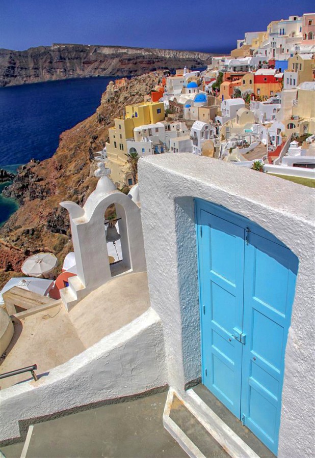 "Una puerta al encanto griego..." de Mario Abad
