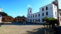 Plaza de San Juan de Dios: a la distancia resucita